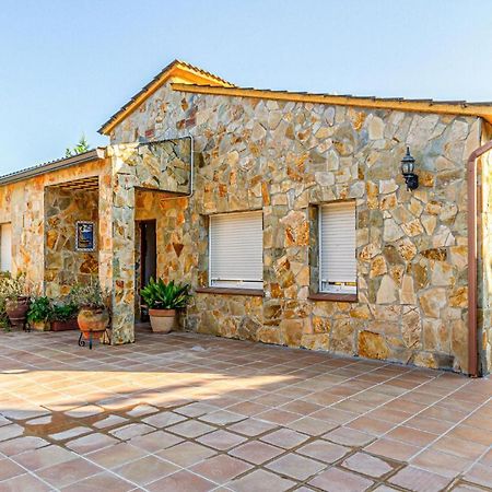 Stunning Home In パラフォルズ エクステリア 写真