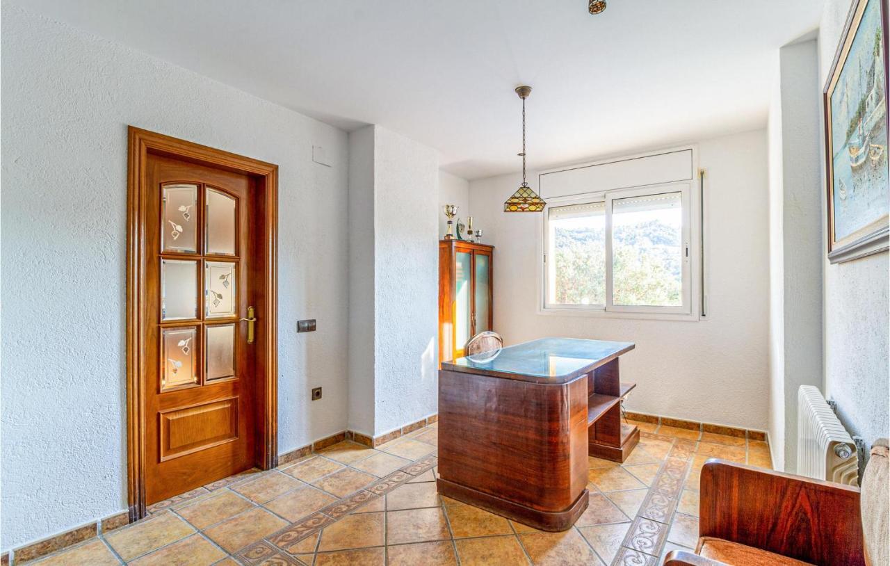 Stunning Home In パラフォルズ エクステリア 写真