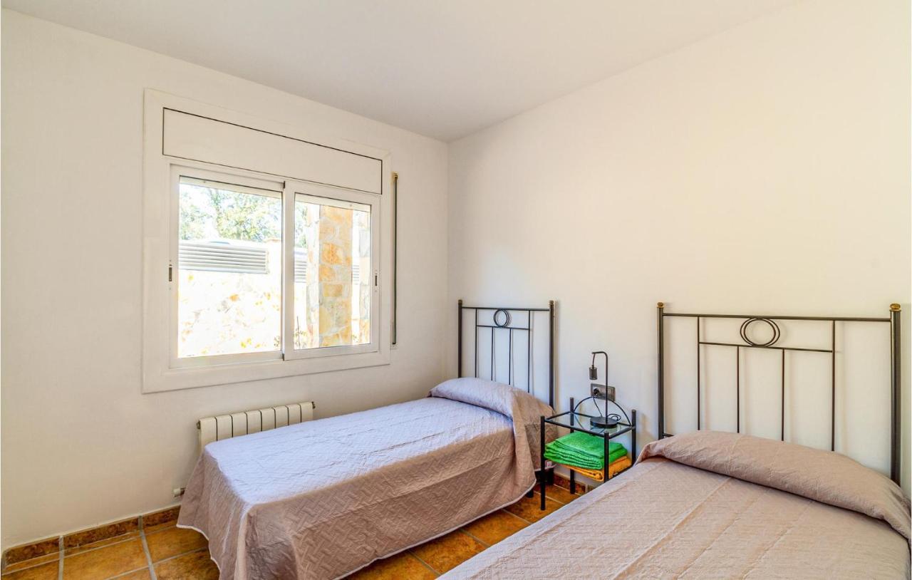 Stunning Home In パラフォルズ エクステリア 写真