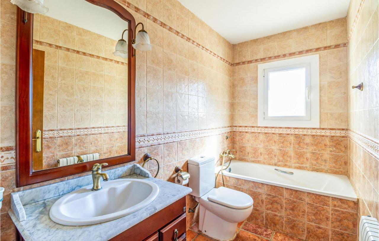 Stunning Home In パラフォルズ エクステリア 写真
