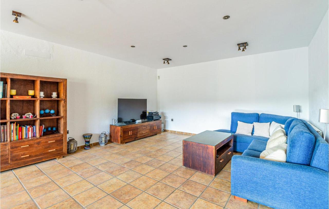 Stunning Home In パラフォルズ エクステリア 写真