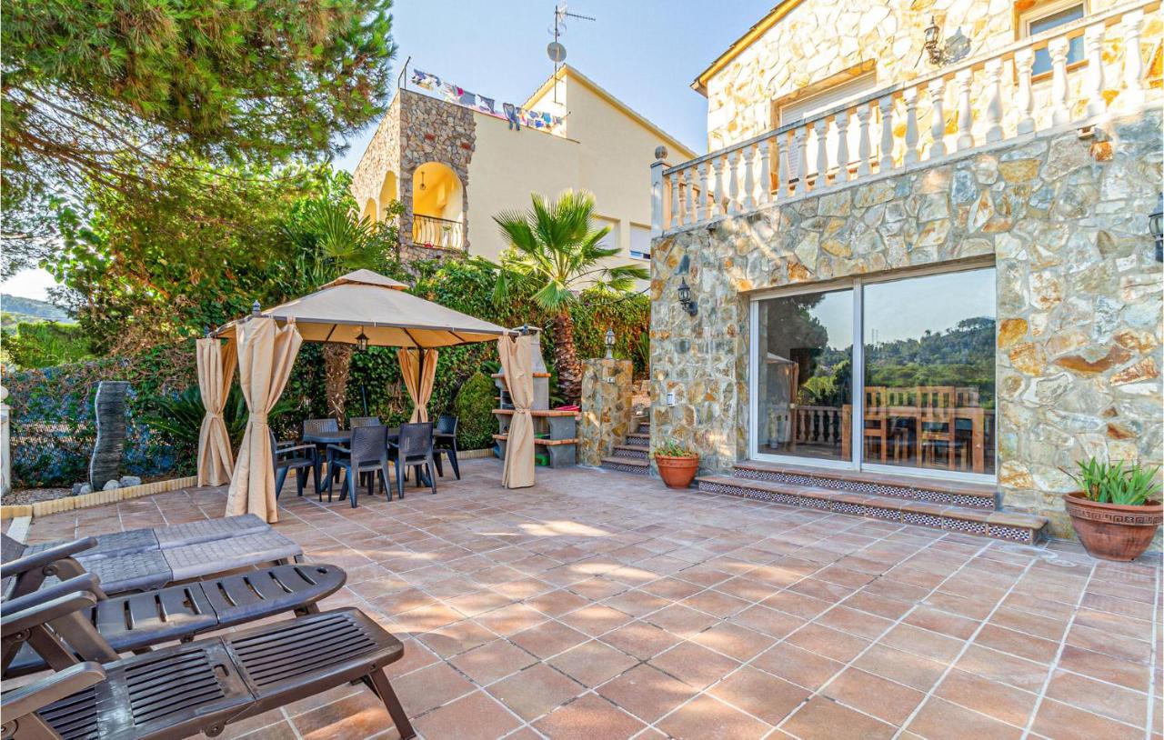 Stunning Home In パラフォルズ エクステリア 写真