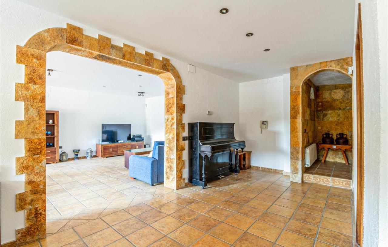 Stunning Home In パラフォルズ エクステリア 写真