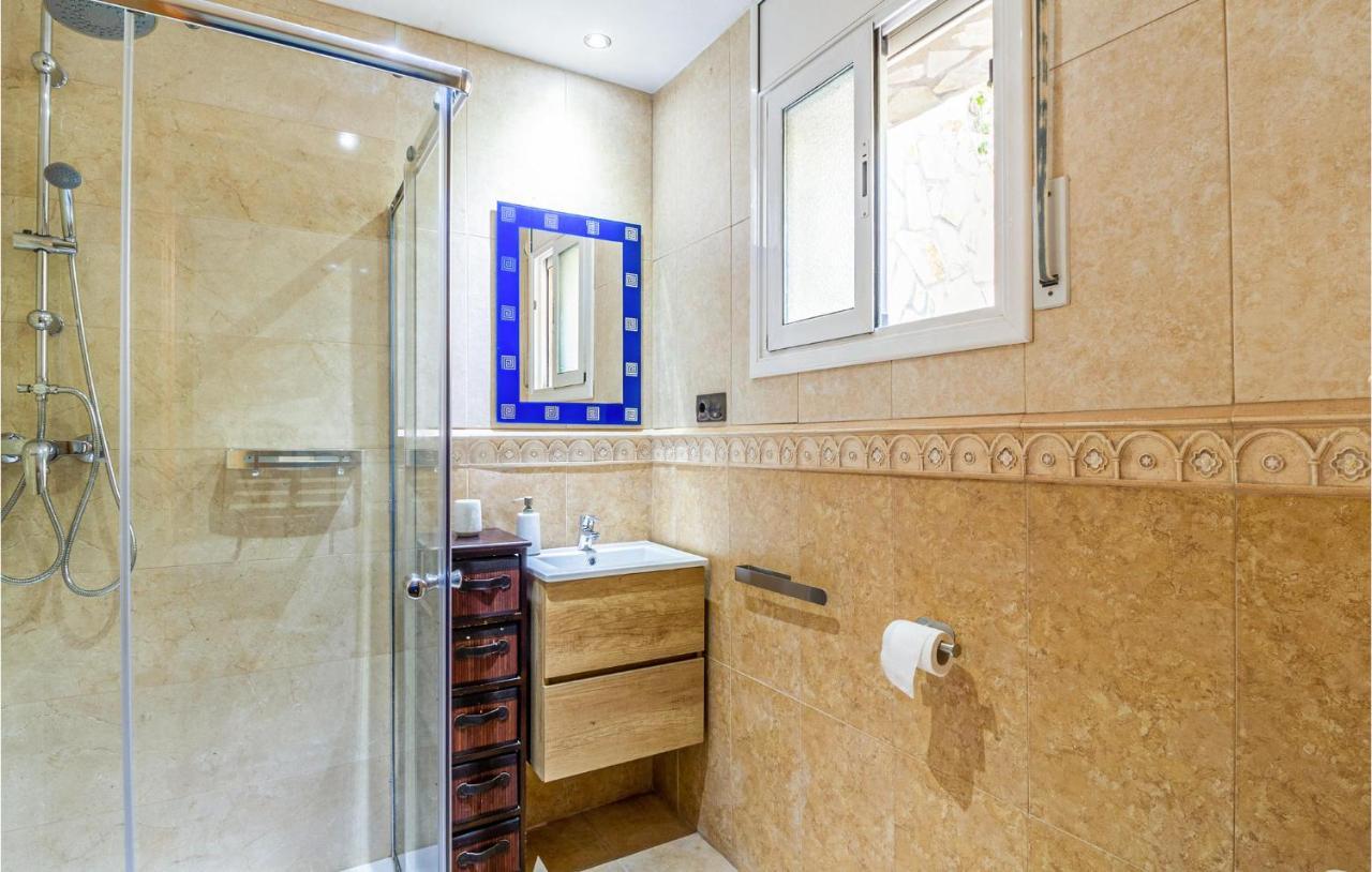 Stunning Home In パラフォルズ エクステリア 写真